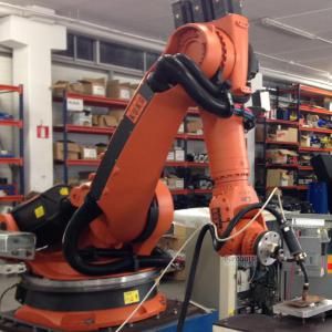 Robot di saldatura   KR150 S2000 con sistema di saldatura Fronius TPS4000